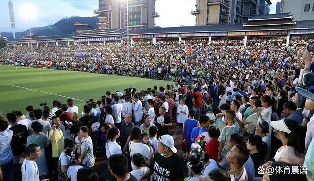 对克洛伊这种狱霸来说，想坐稳自己的位置，就必须解决进来的每一个新人。